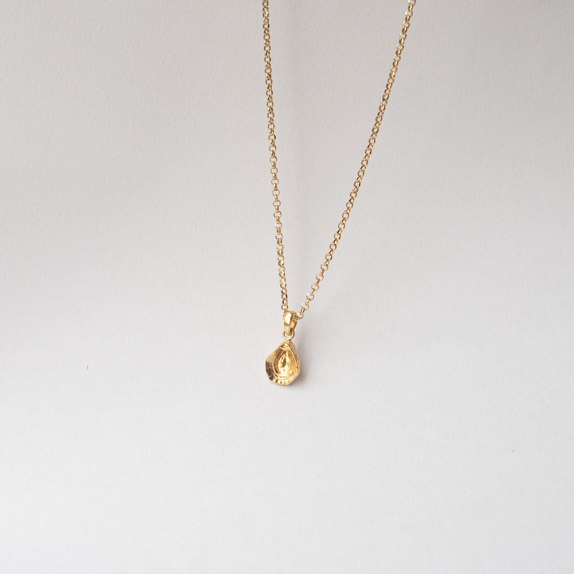 OYSTER Necklace Gold