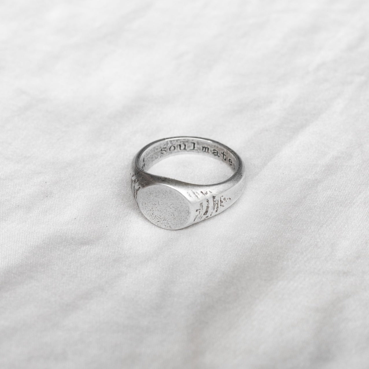 THE ESSENTIAL RING SILVER