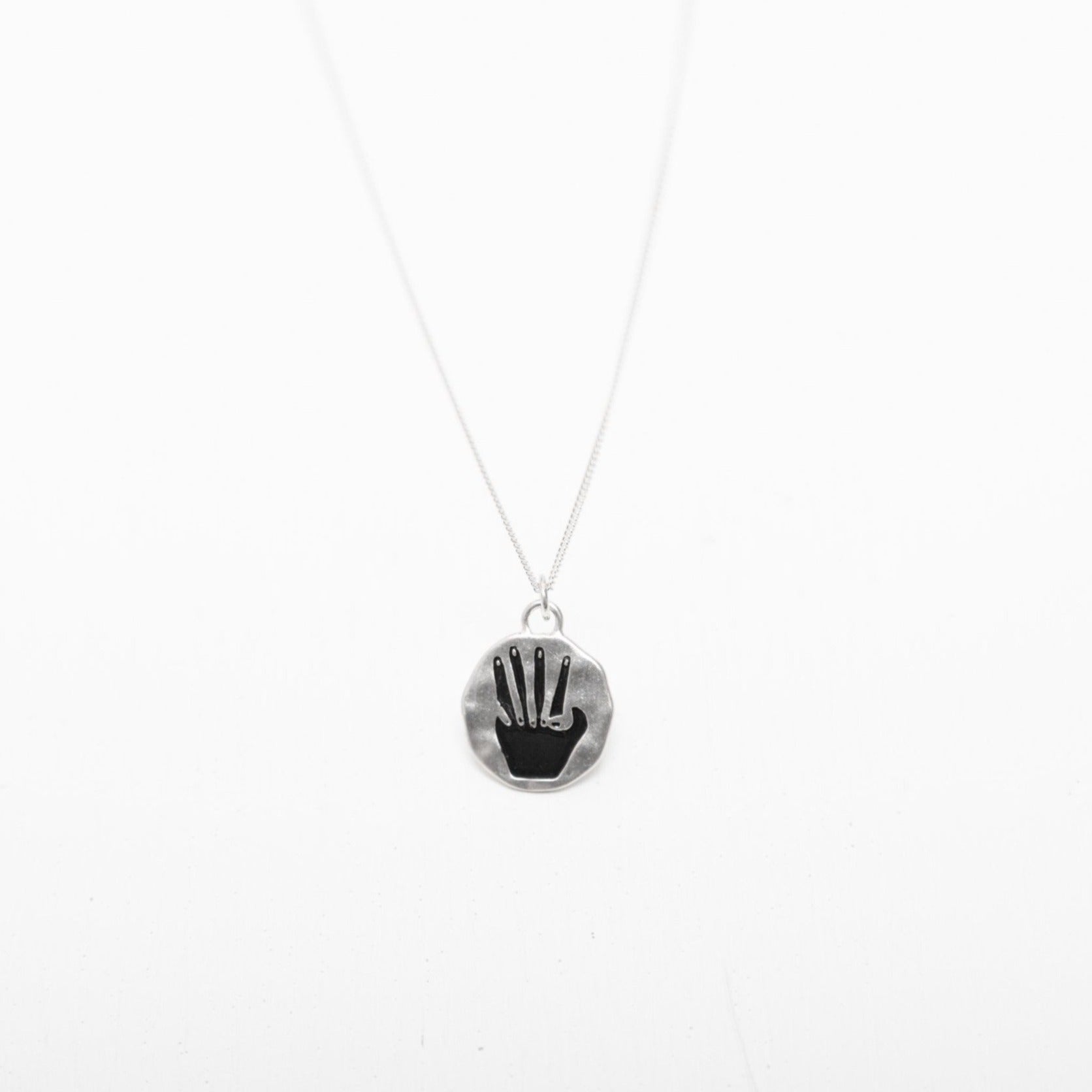 LOVERS HANDS NECKLACE SILVER