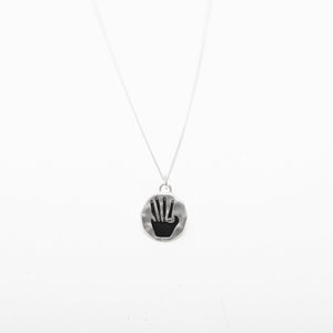 LOVERS HANDS NECKLACE SILVER